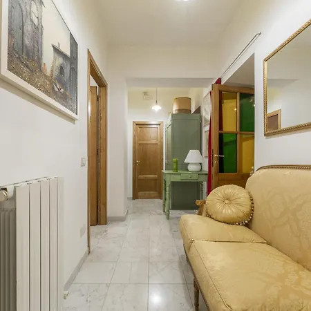 Lounge Flat Camaiore, Wifi, Versilia Coast Apartment